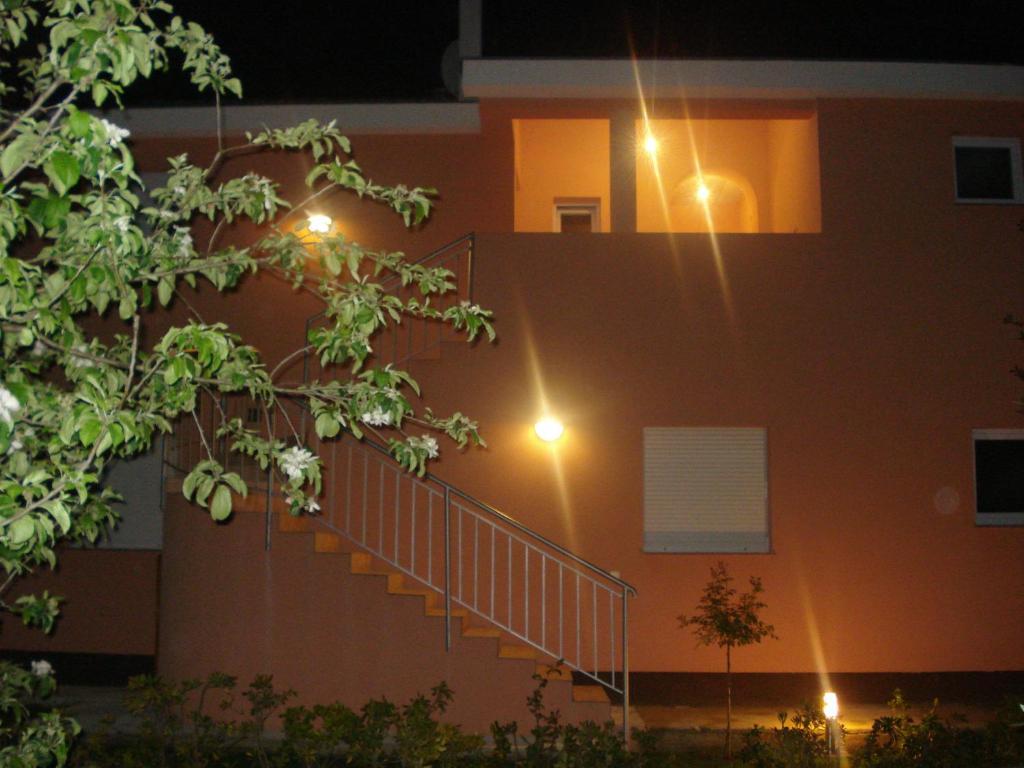 Apartments Luna Sukosan Luaran gambar