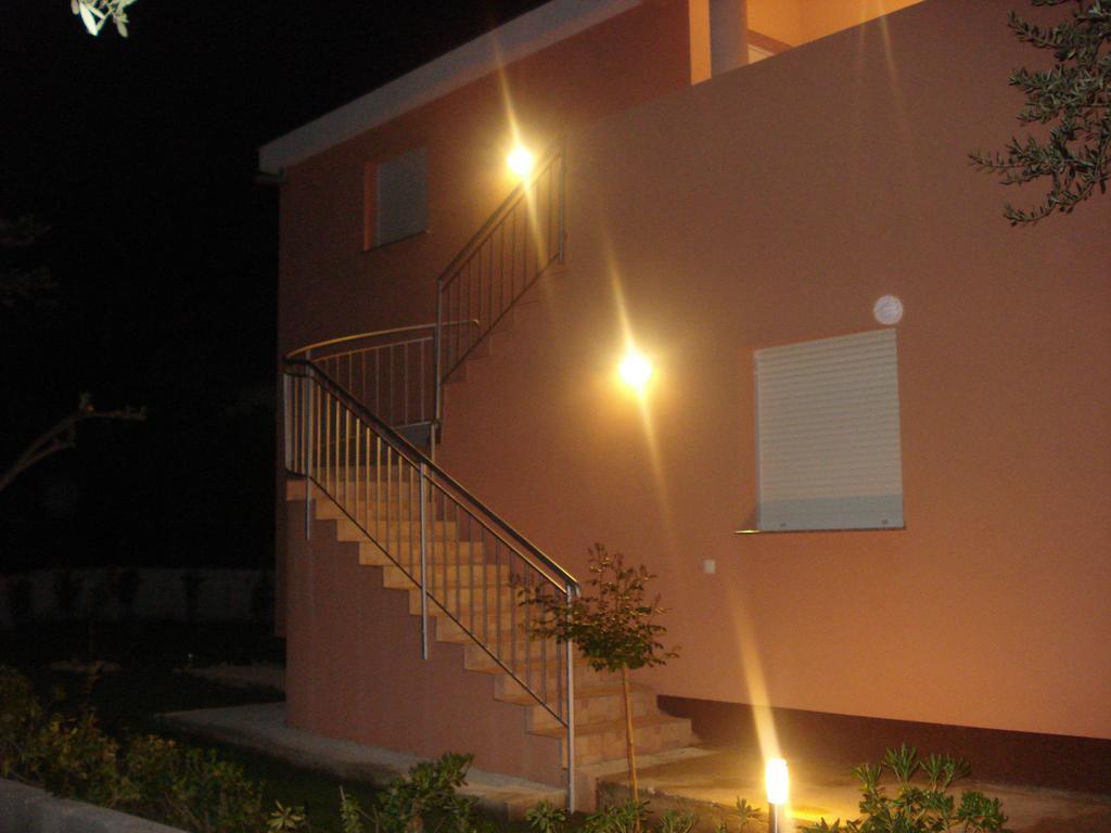 Apartments Luna Sukosan Luaran gambar